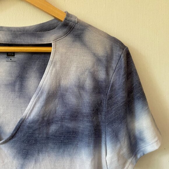 Me to We T-shirt Blue Tie Dye Cut Out Detail Pac Sun Women's Medium - Picture 2 of 5